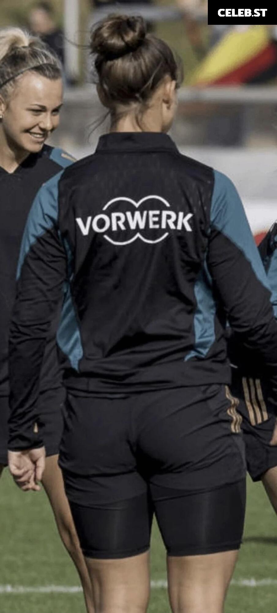 Lena Oberdorf Image 2689221