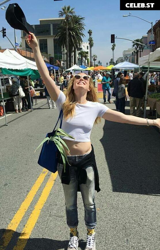 Caity Lotz Image 2665005