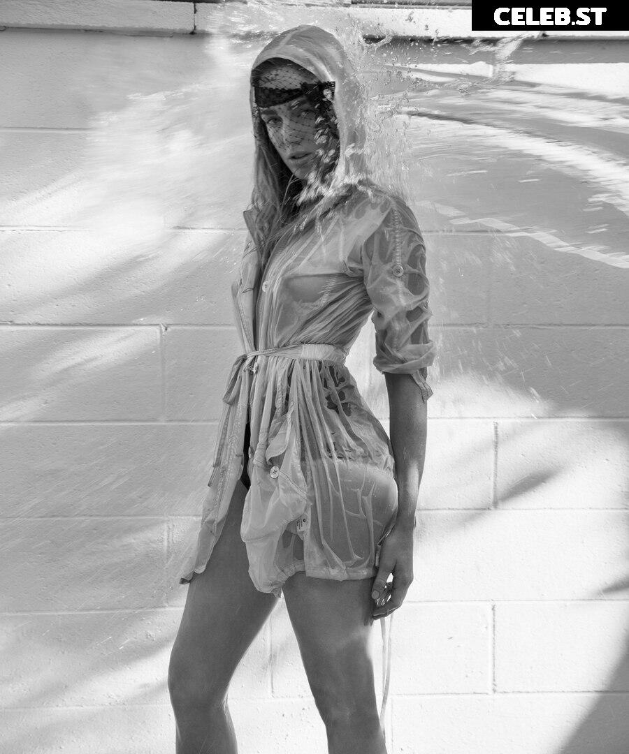Caity Lotz Image 2664989