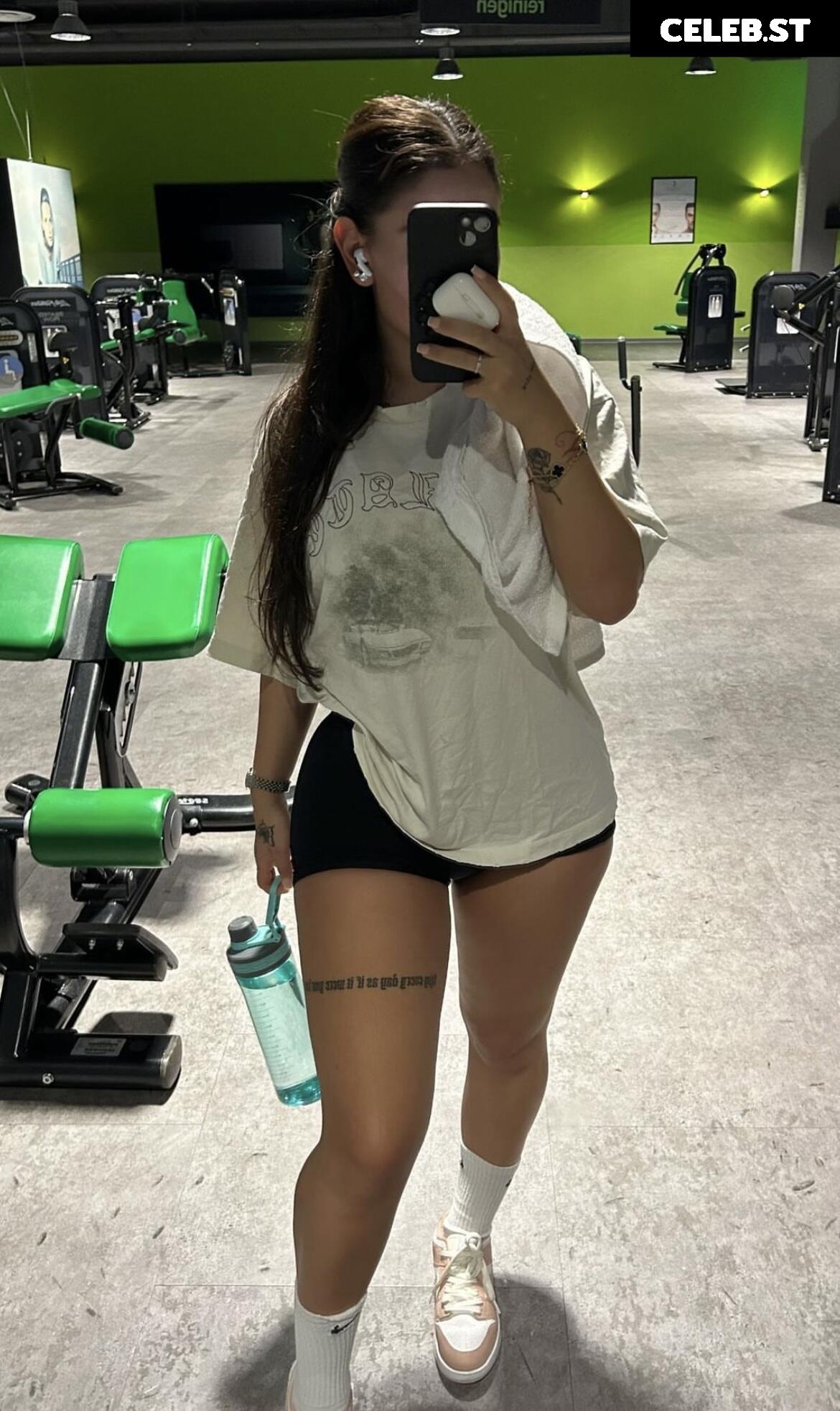 selinkitmir Image 2669795