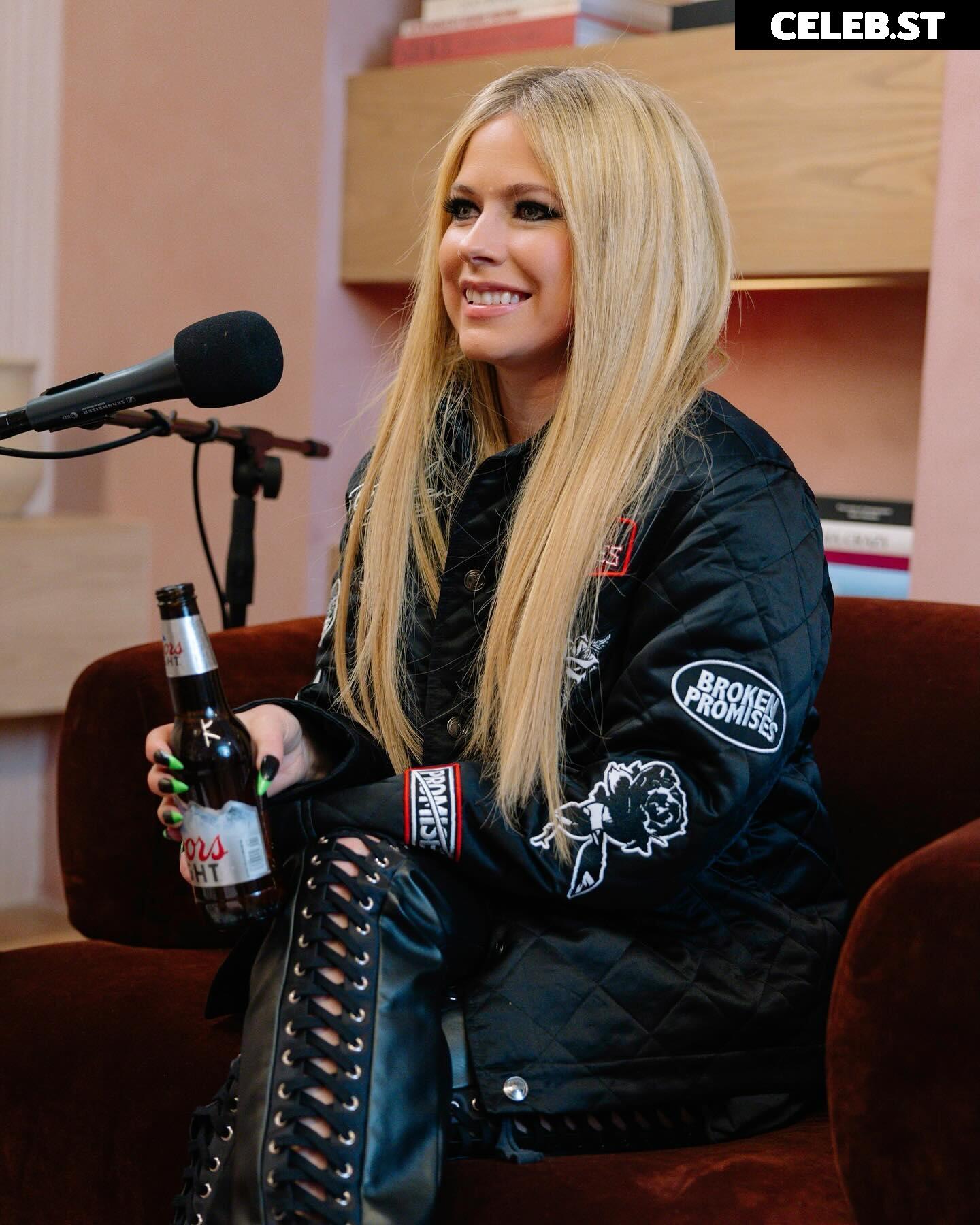 Avril Lavigne Image 2651443