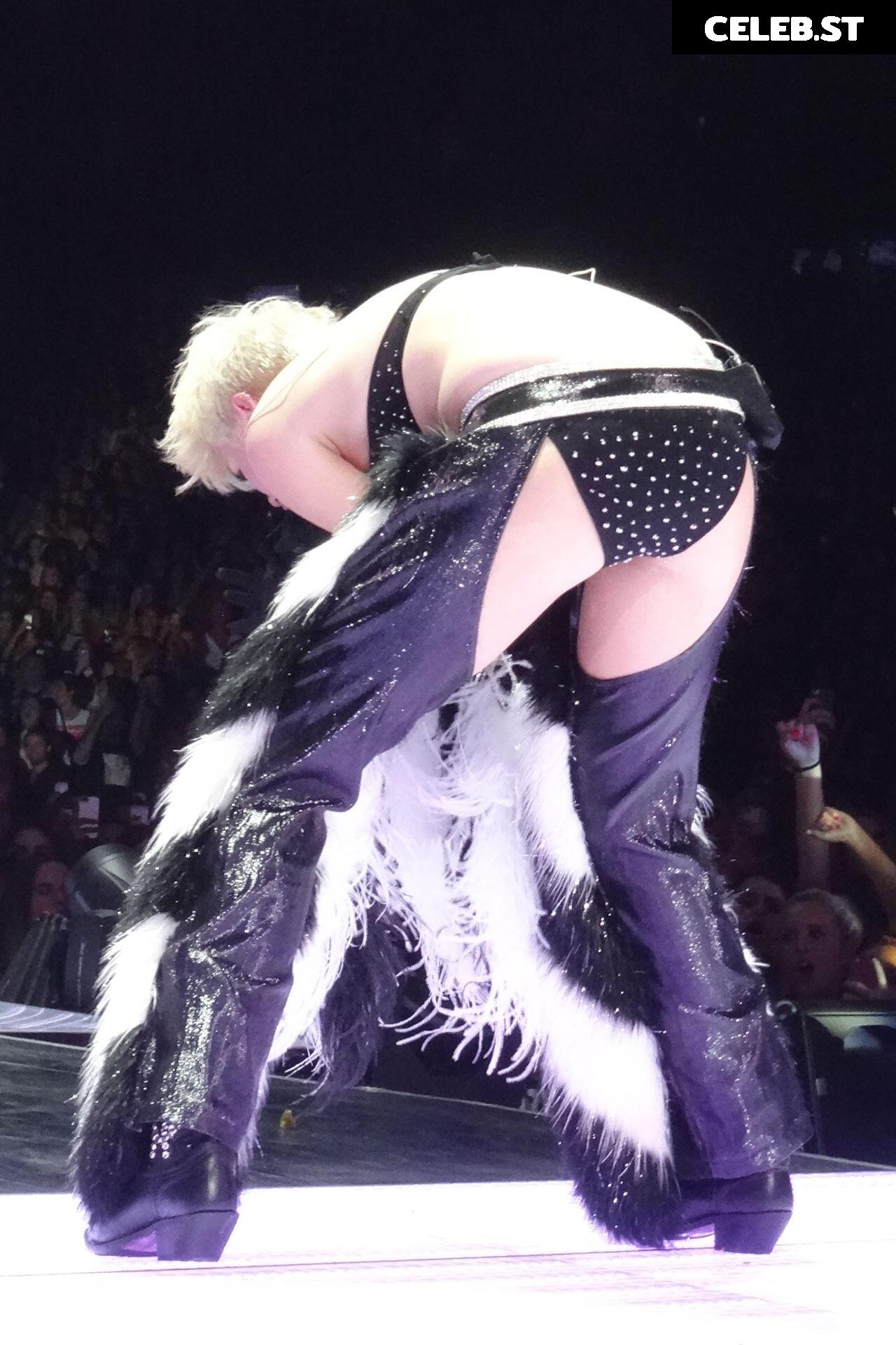 Miley Cyrus Image 26527953
