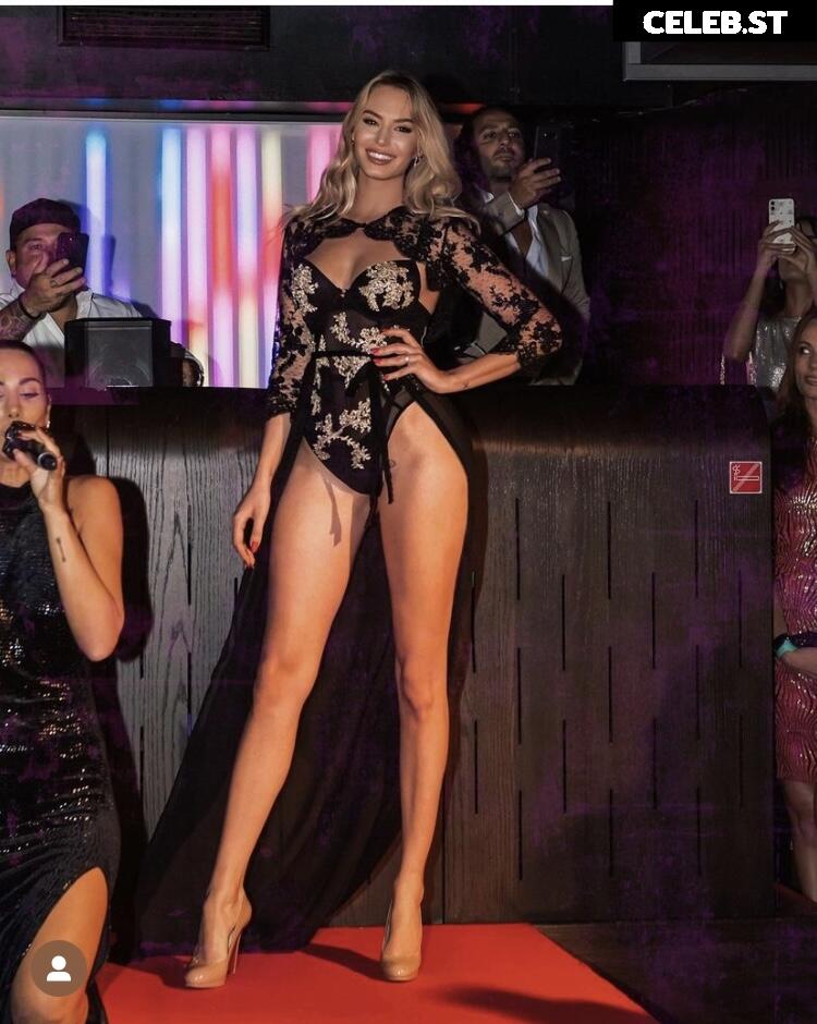 Julia Chavanne Image 2650542