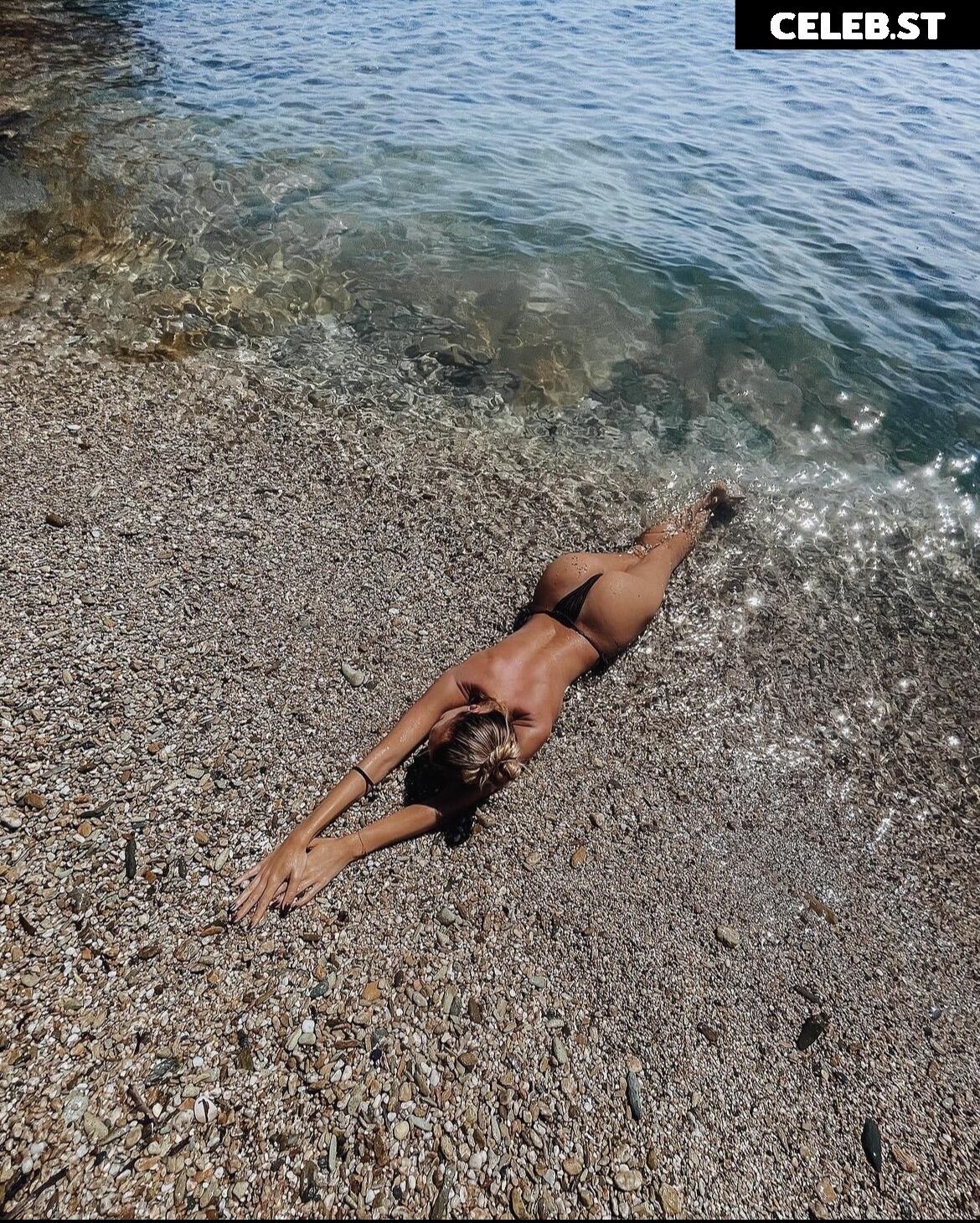 Julia Chavanne Image 2650925