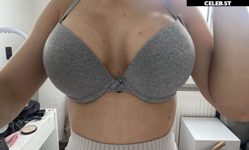 Lara Bttn Image 264619