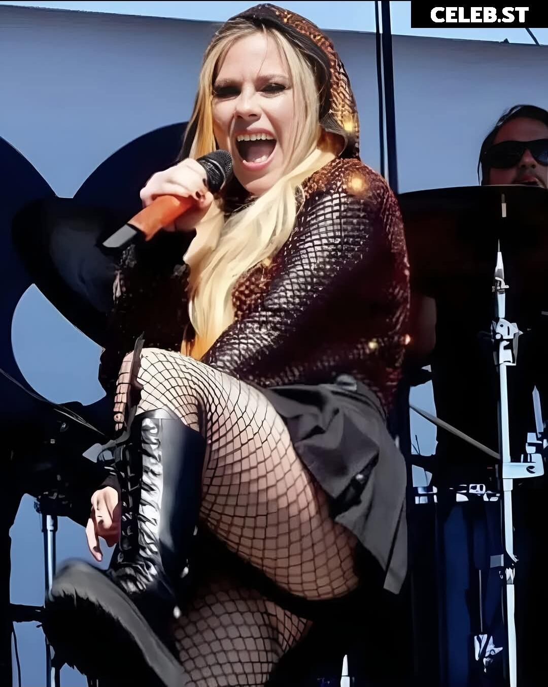 Avril Lavigne Image 26360587