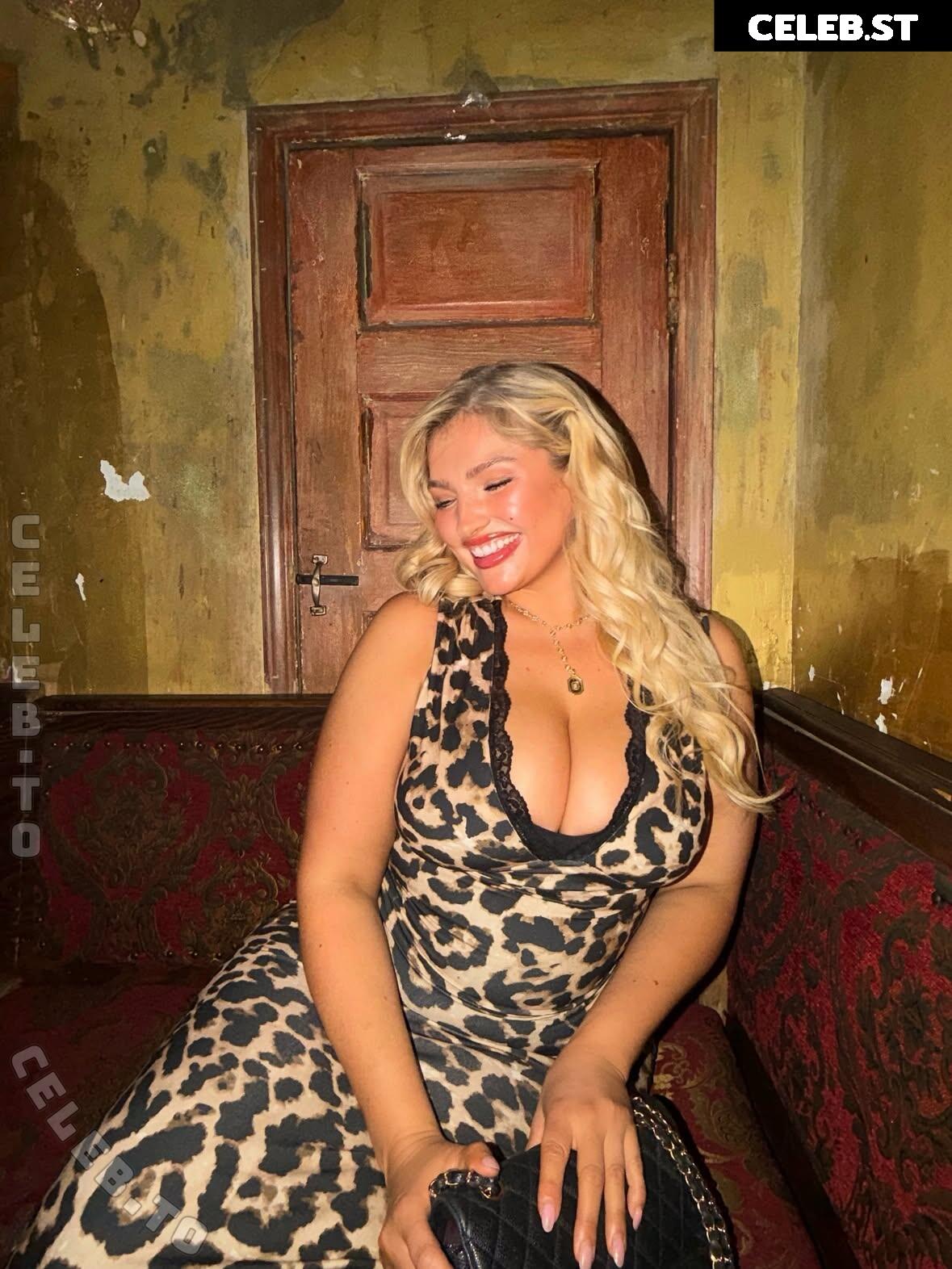 Sarina Nowak Image 26375579