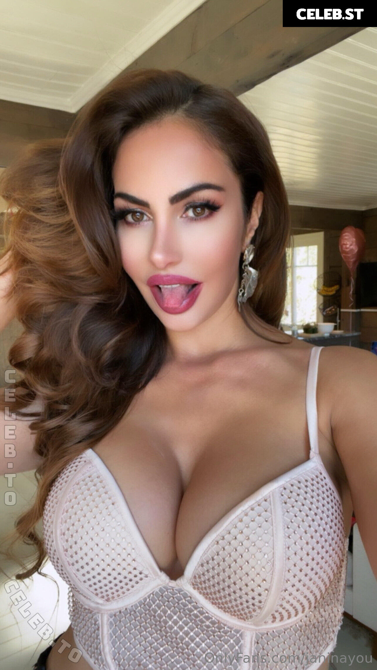 Janina Youssefian Image 26373969