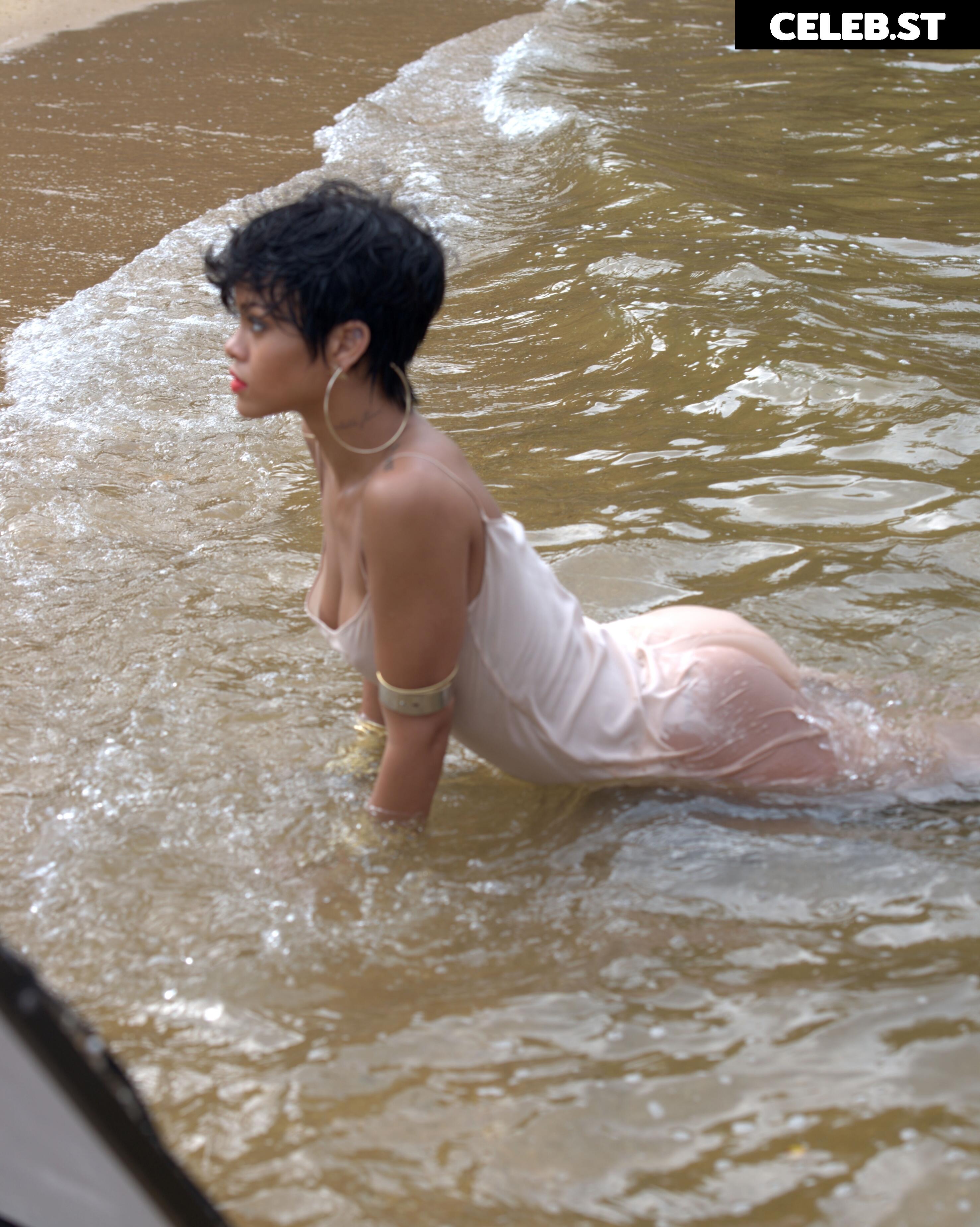 Rihanna Image 26397731