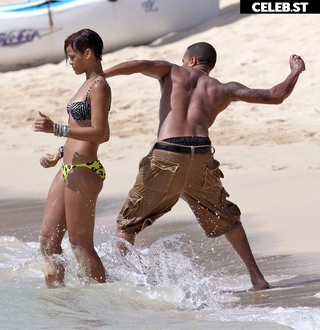 Rihanna Image 26240802