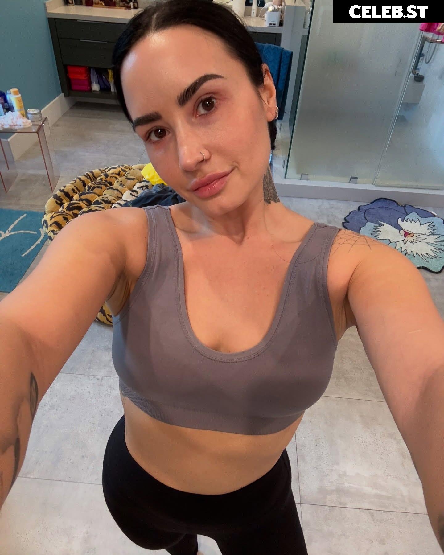 Demi Lovato Image 26240182