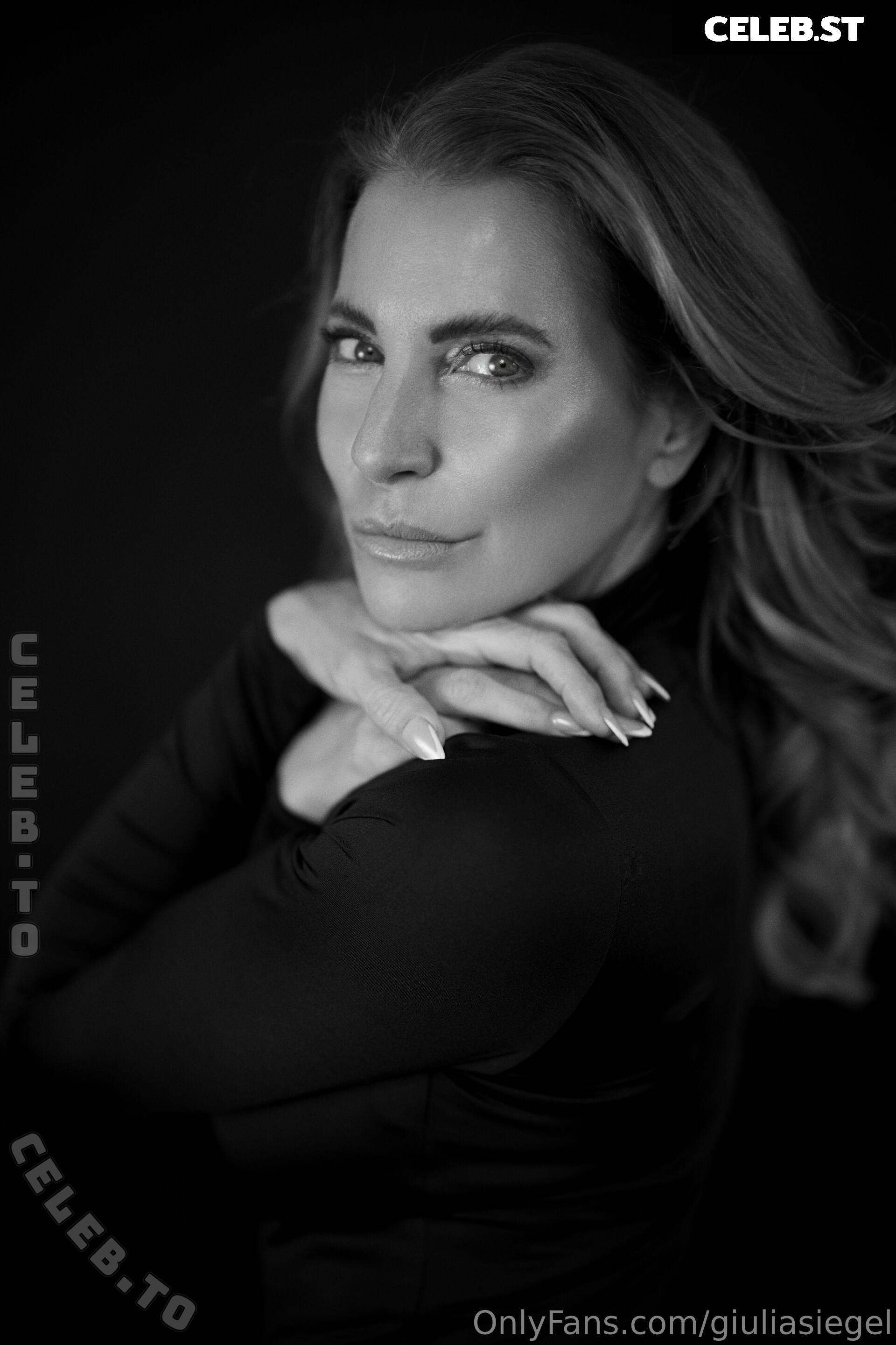 Giulia Siegel Image 26215397