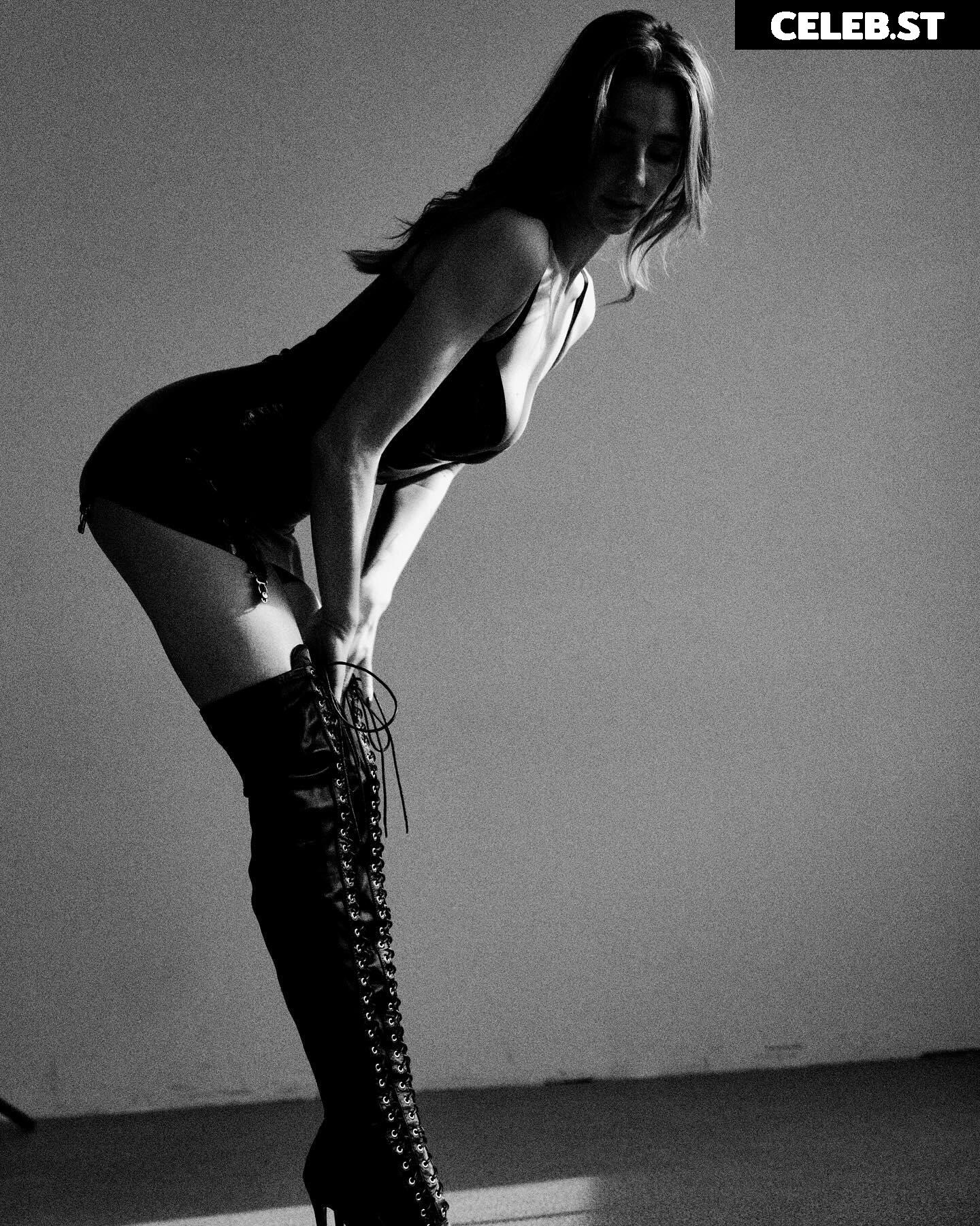 Viktoria Somebody Image 26151507