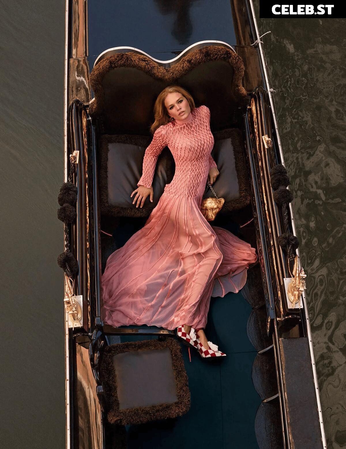 Anna Ewers Image 2613953