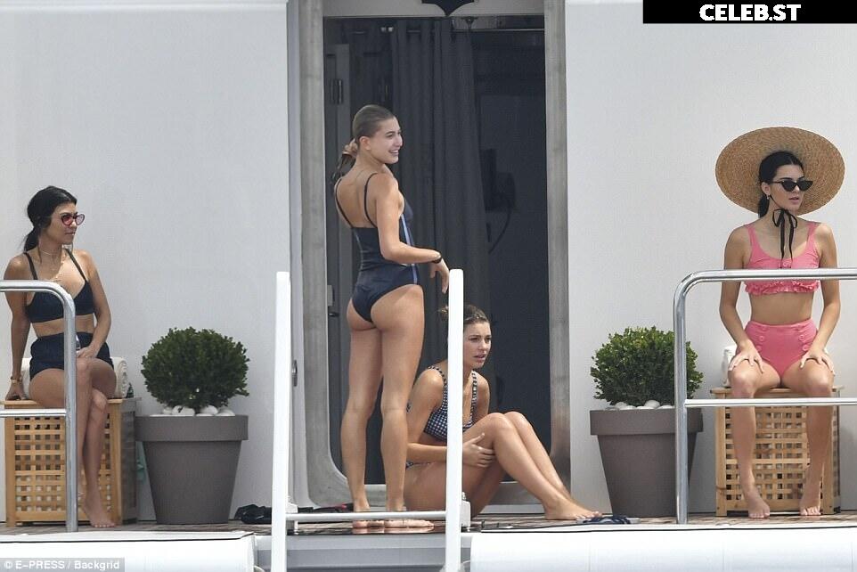 Hailey Bieber Image 2619005