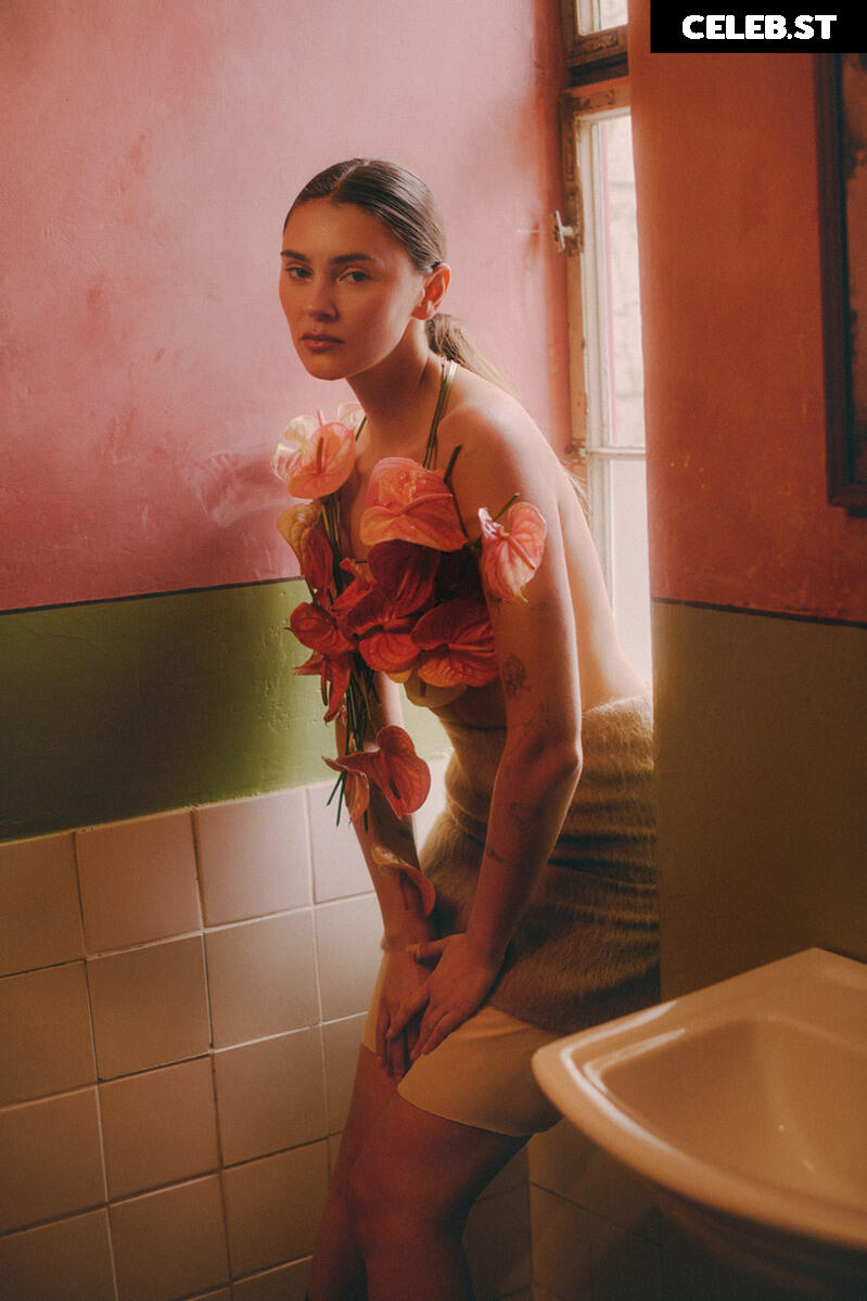 Stefanie Giesinger Image 26058212