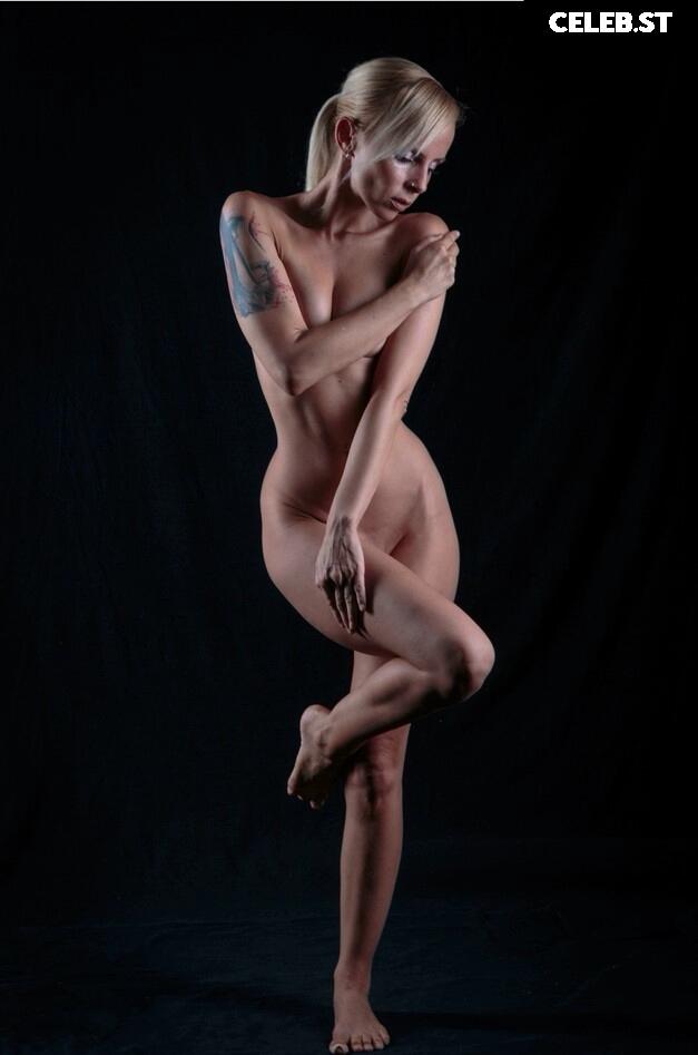 Model Cathy Image 26031545