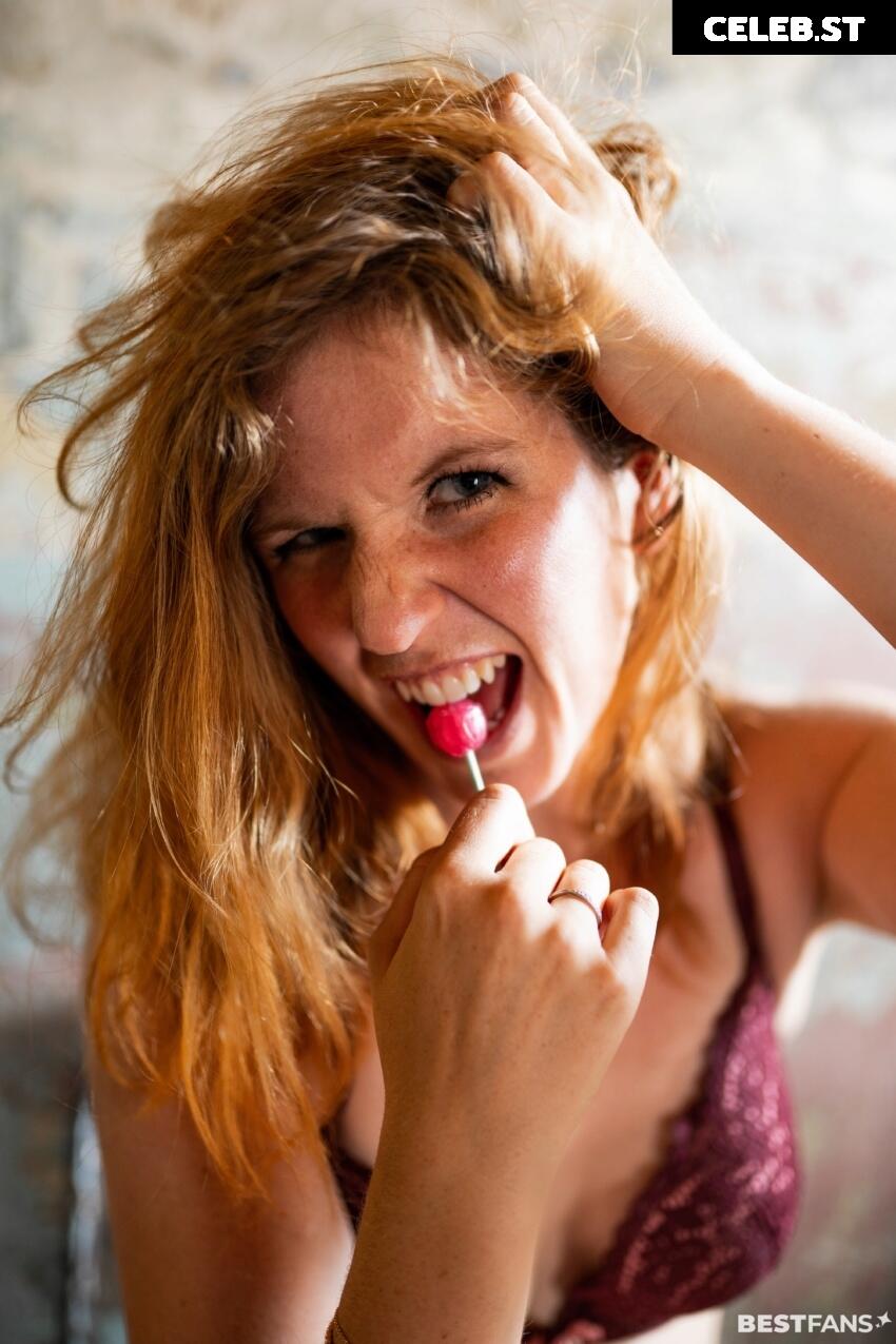 Marie_packt_aus Image 2799793