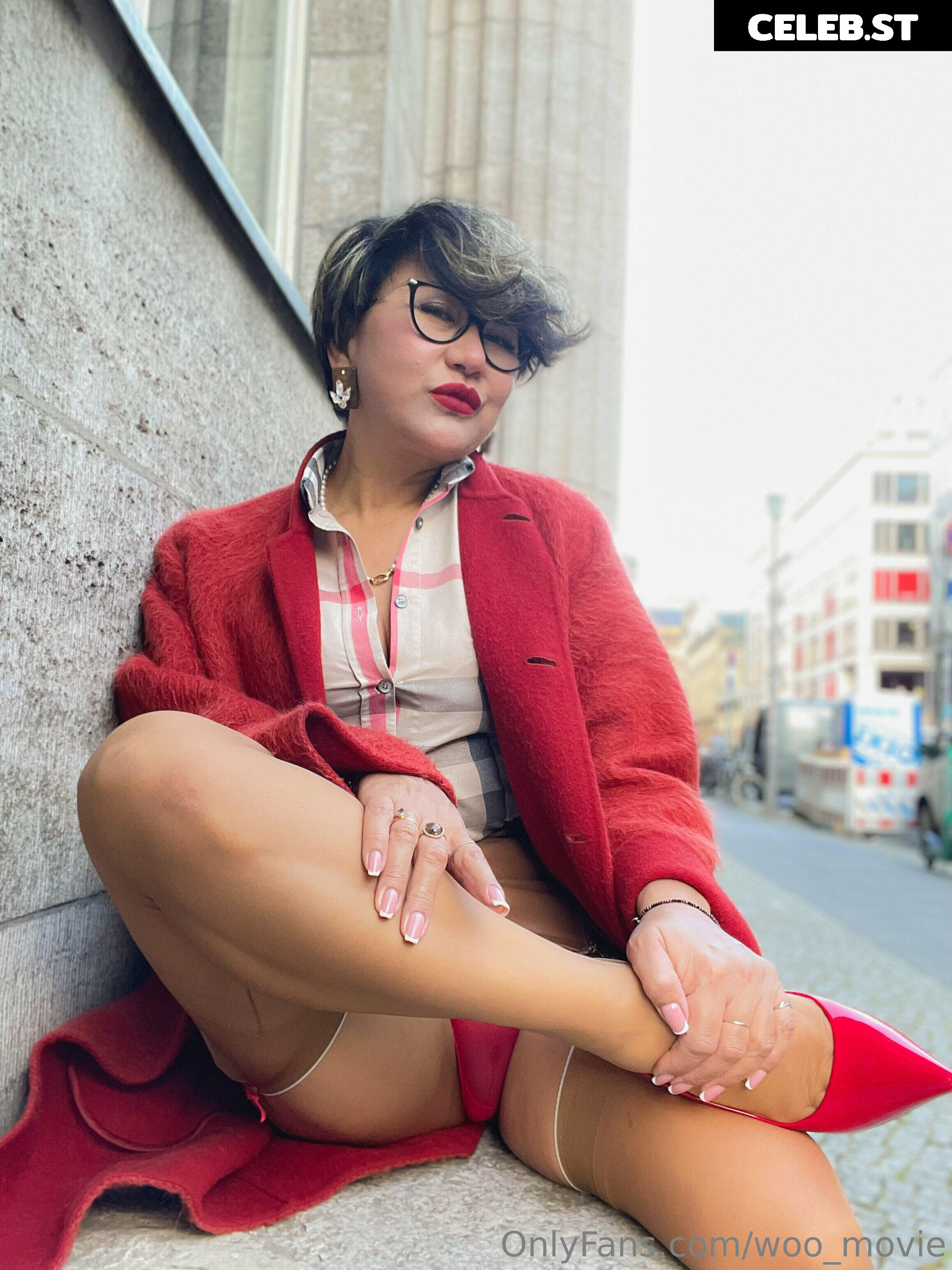 Julia Woo Image 2773649