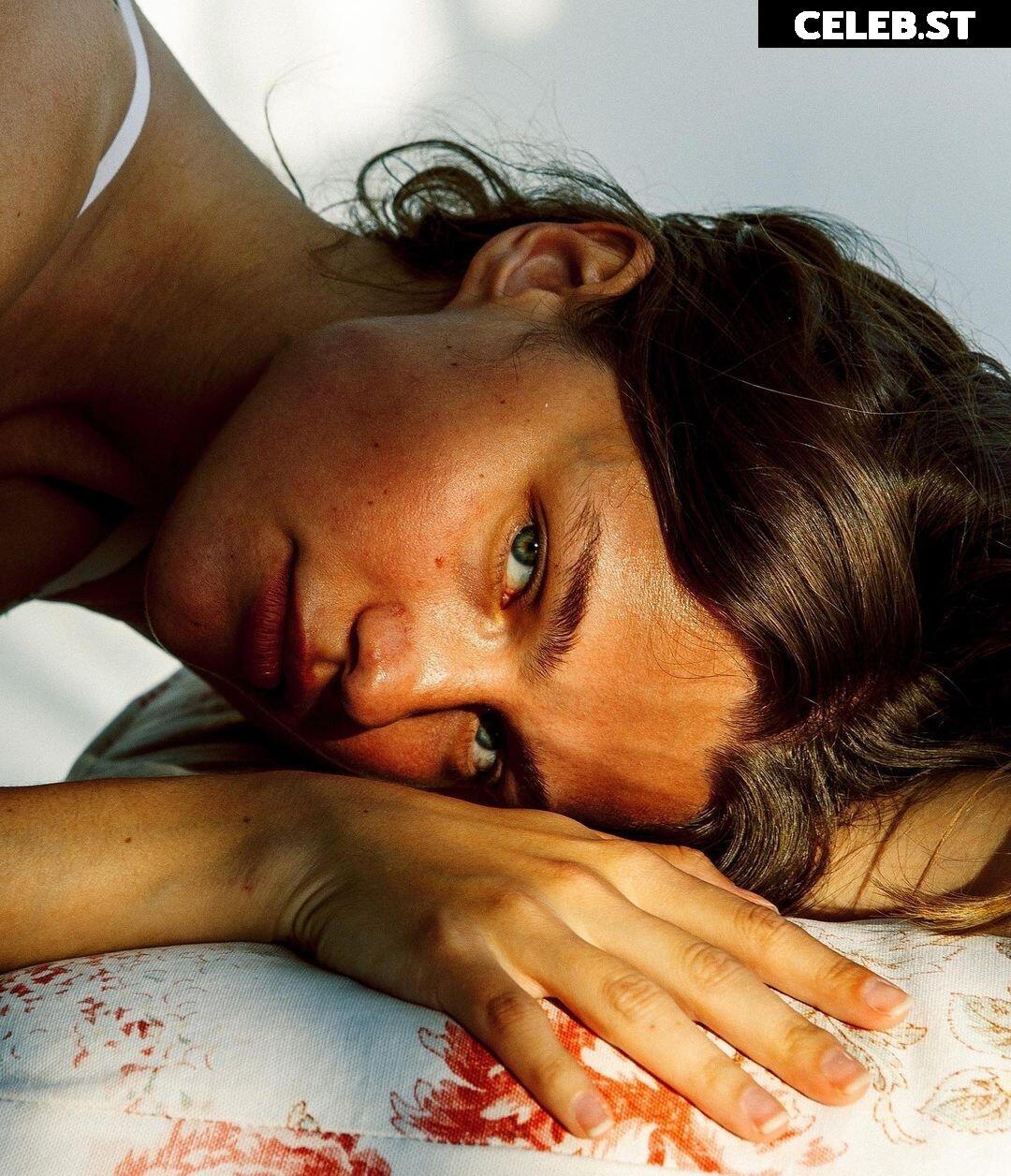 Olga Obumova Image 2744221