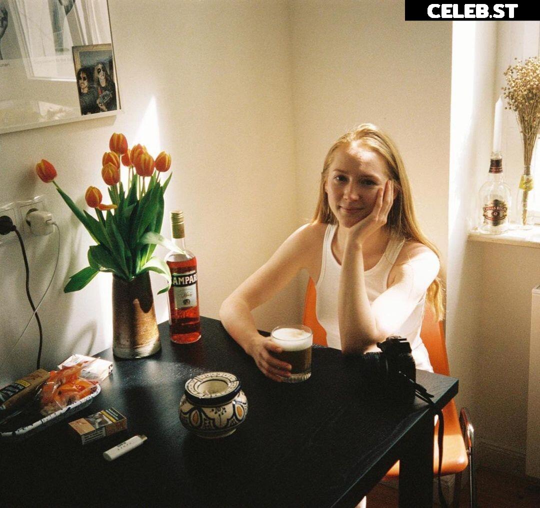 Gina Alice Stiebitz Image 2742953