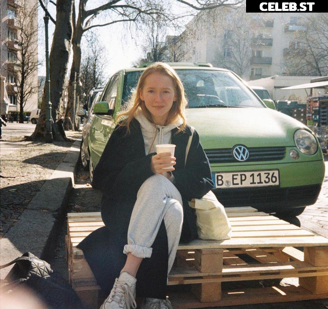 Gina Alice Stiebitz Image 2742948