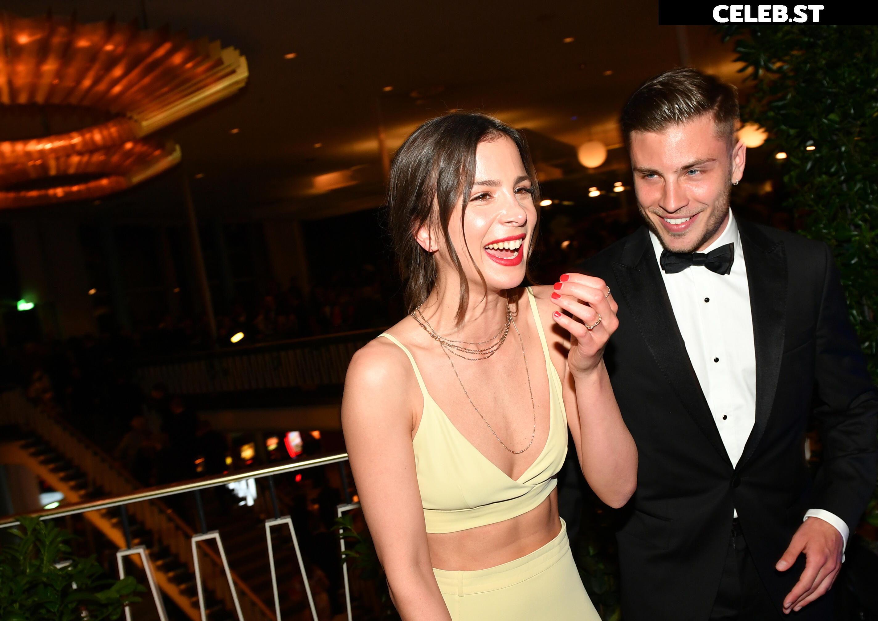 Aylin Tezel Image 2743875