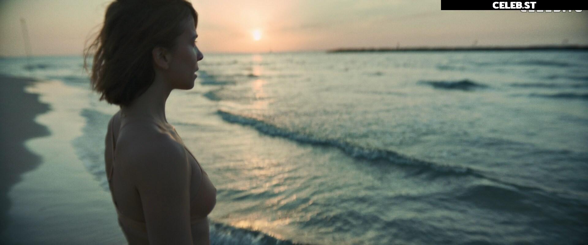 Aylin Tezel Image 2743599