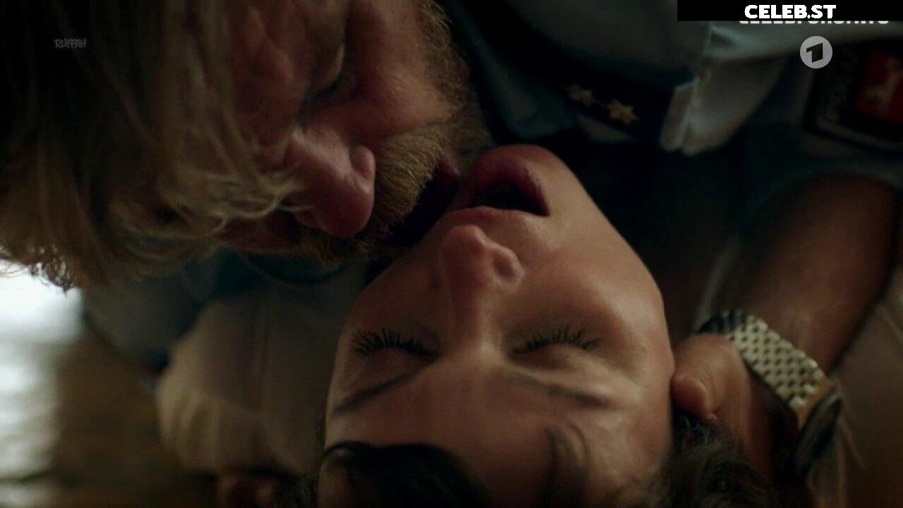 Julia Koschitz Image 2740886