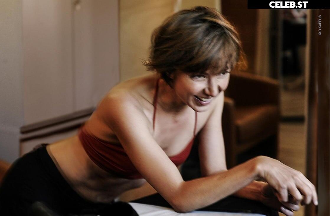 Julia Koschitz Image 2740823