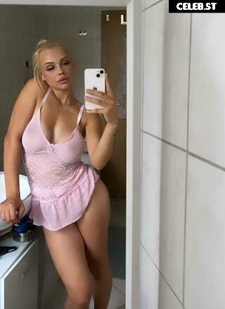 Lara Bttn Image 273702