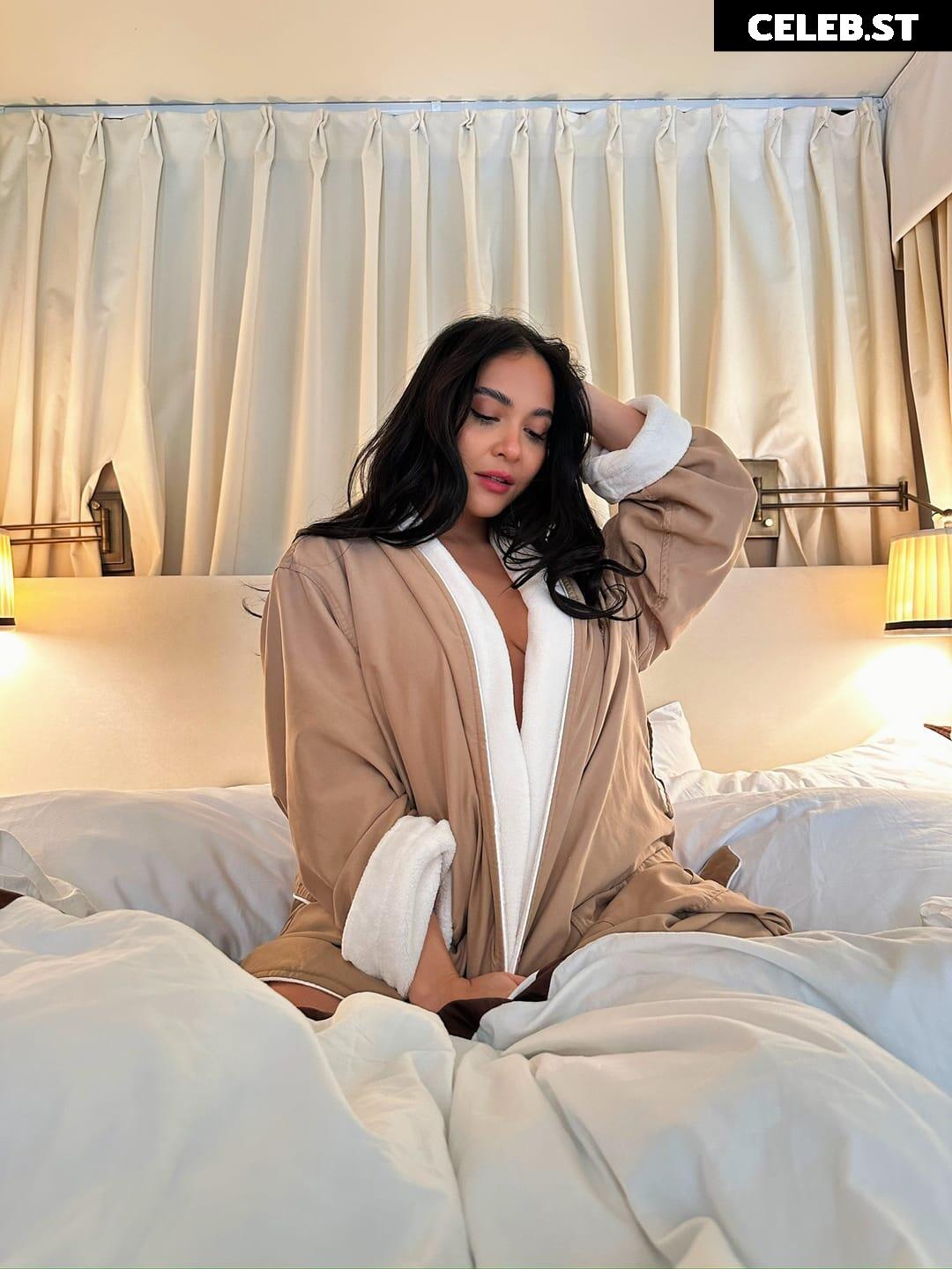Stella Hudgens (Vanessa's Sister) Image 27313490