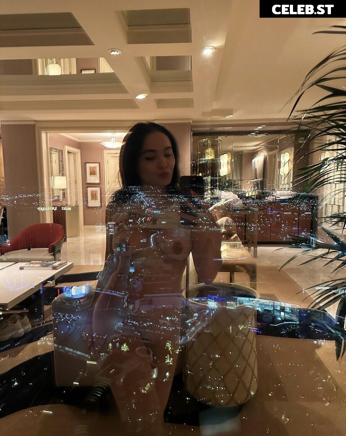 Stella Hudgens (Vanessa's Sister) Image 27313465