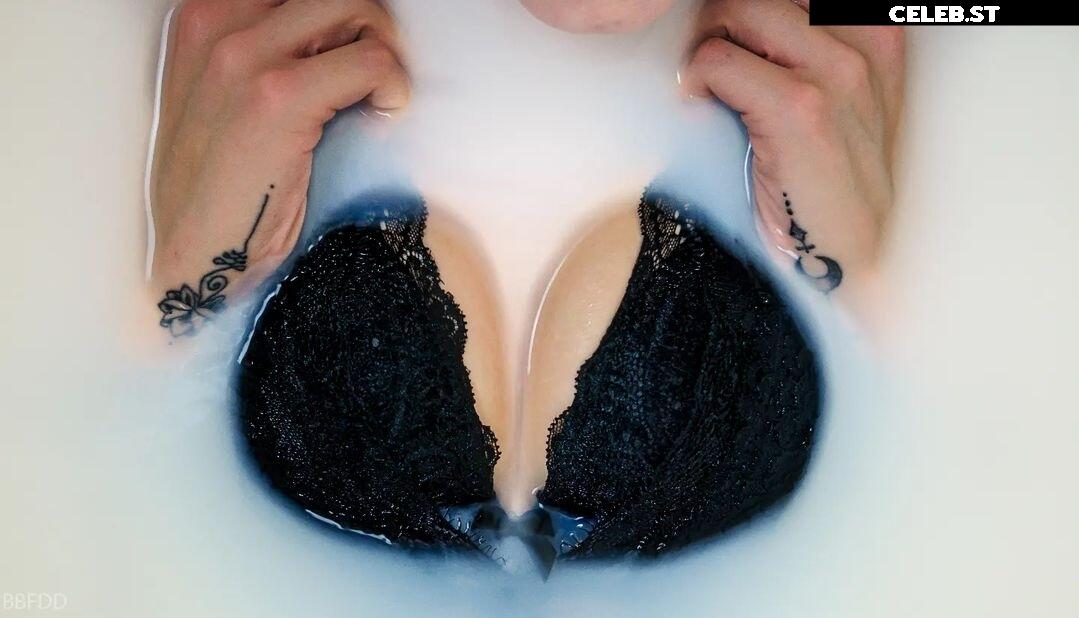 tattooed_redhead Image 2733896