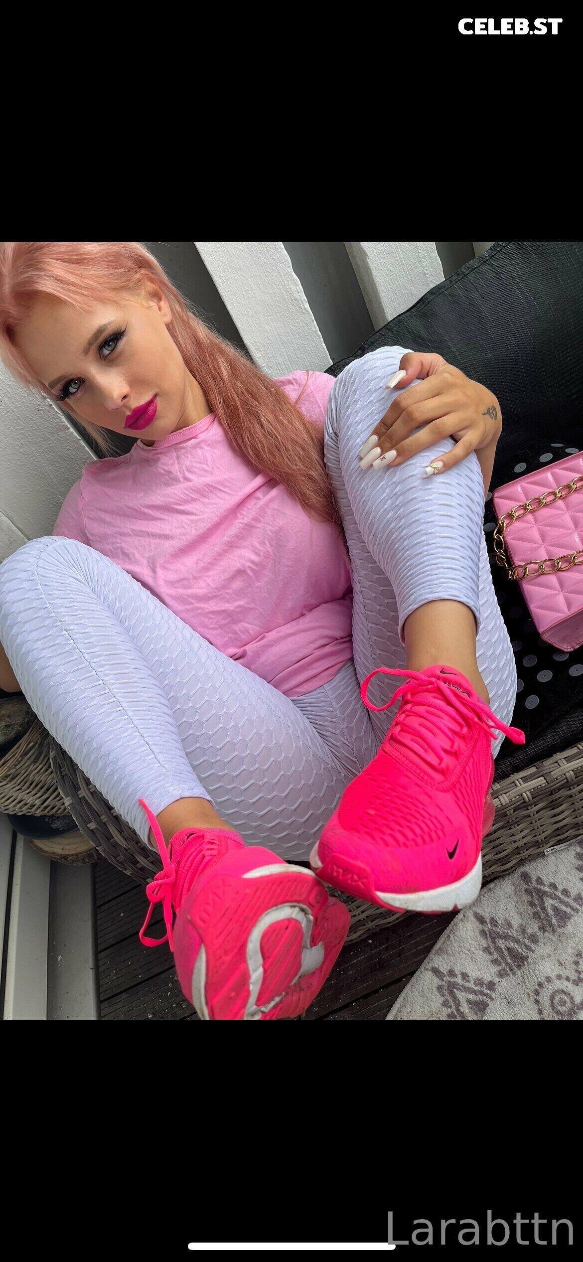 Lara Bttn Image 272542