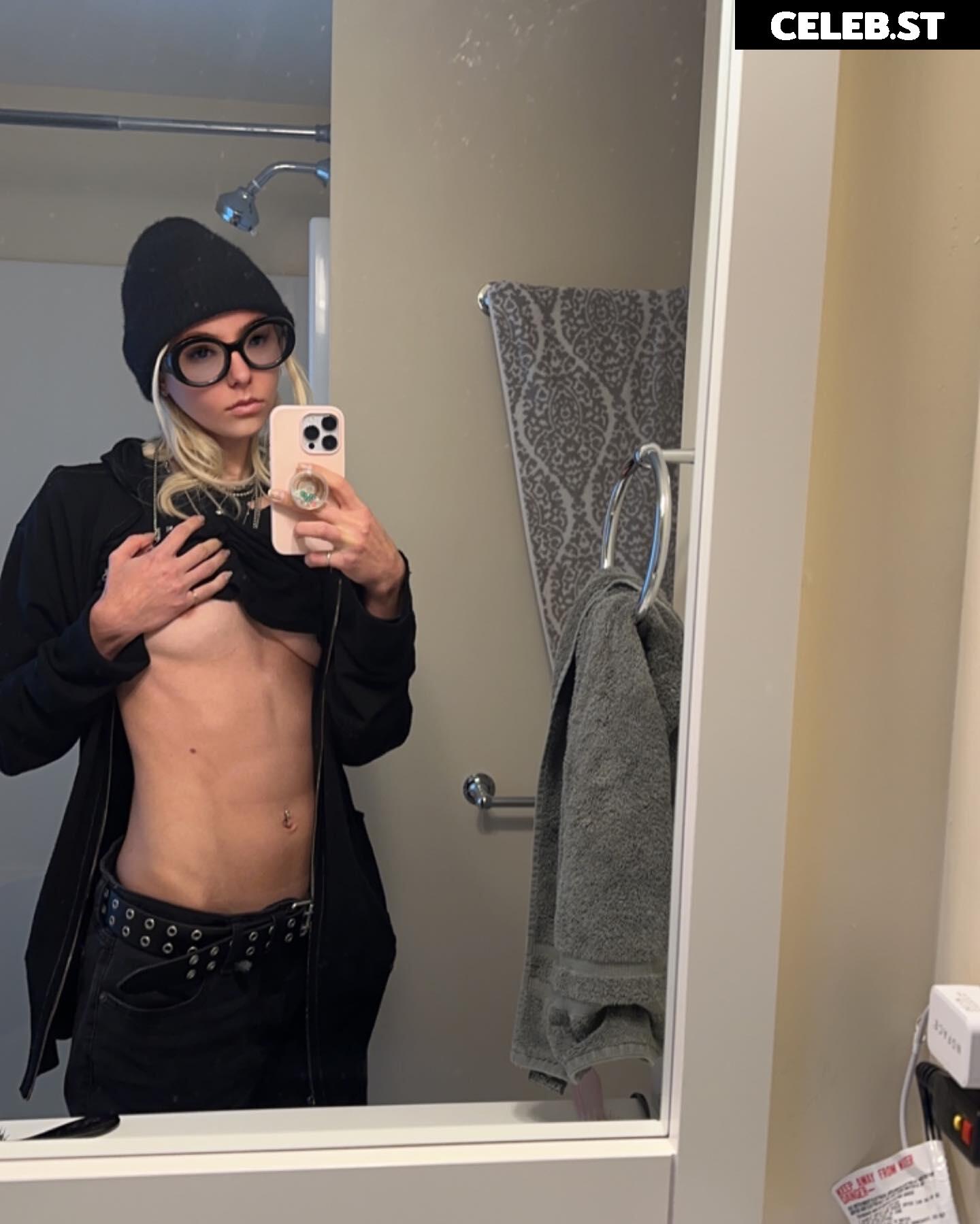 Taylor Momsen Image 2726848