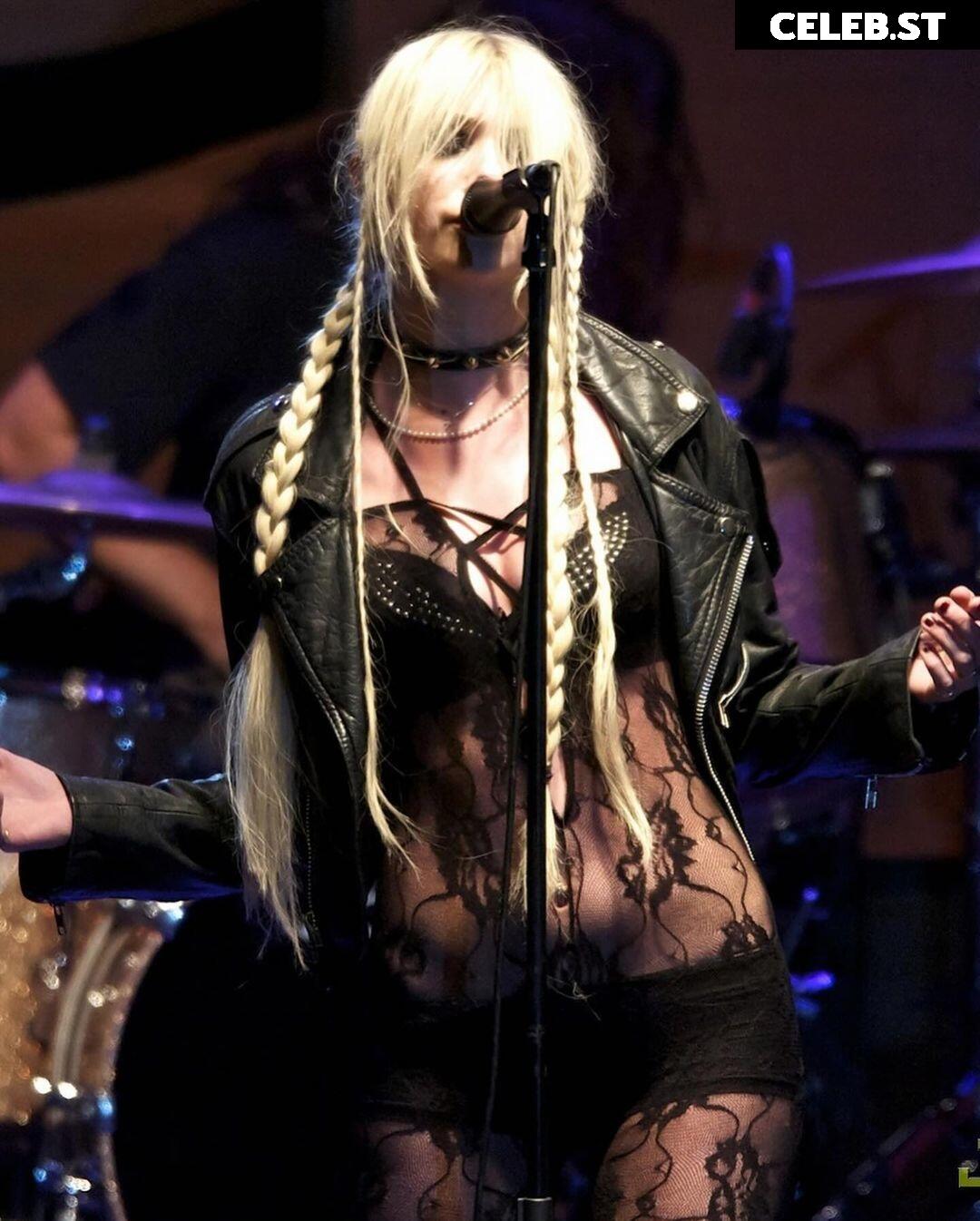 Taylor Momsen Image 2726999