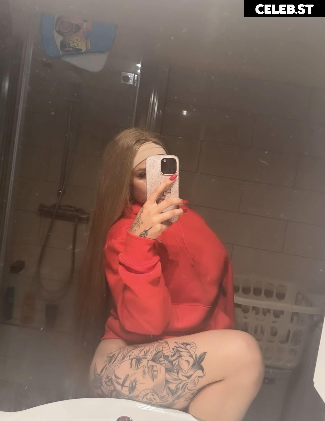 Lara Bttn Image 272698