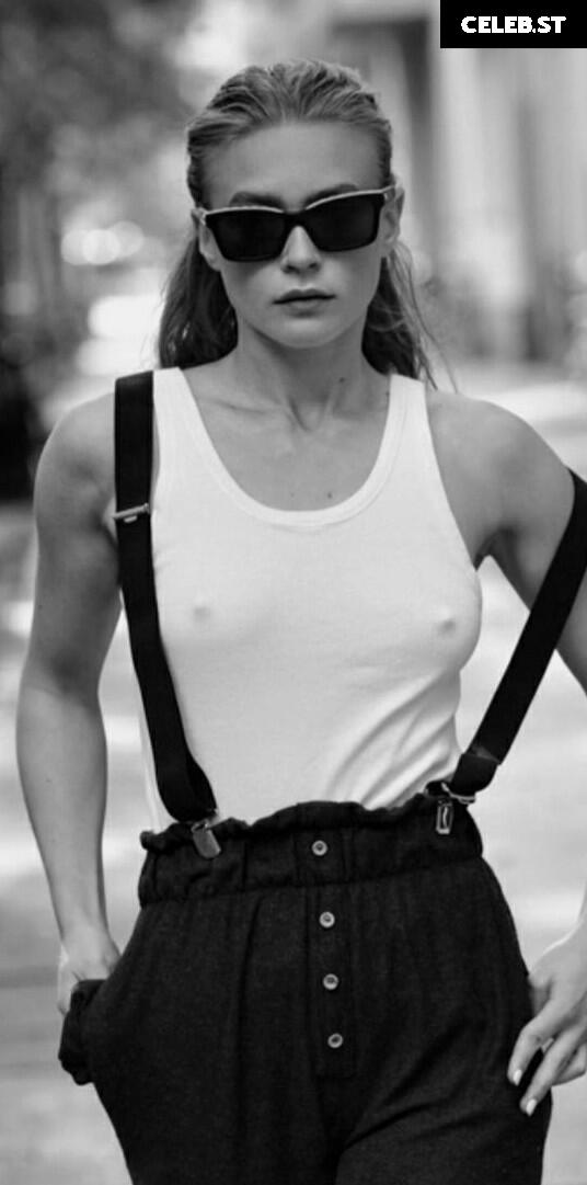 Jeanne Goursaud Image 2727529