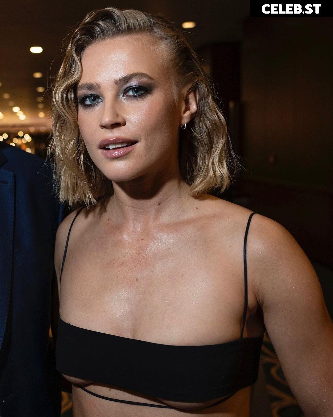 Jeanne Goursaud Image 2727488