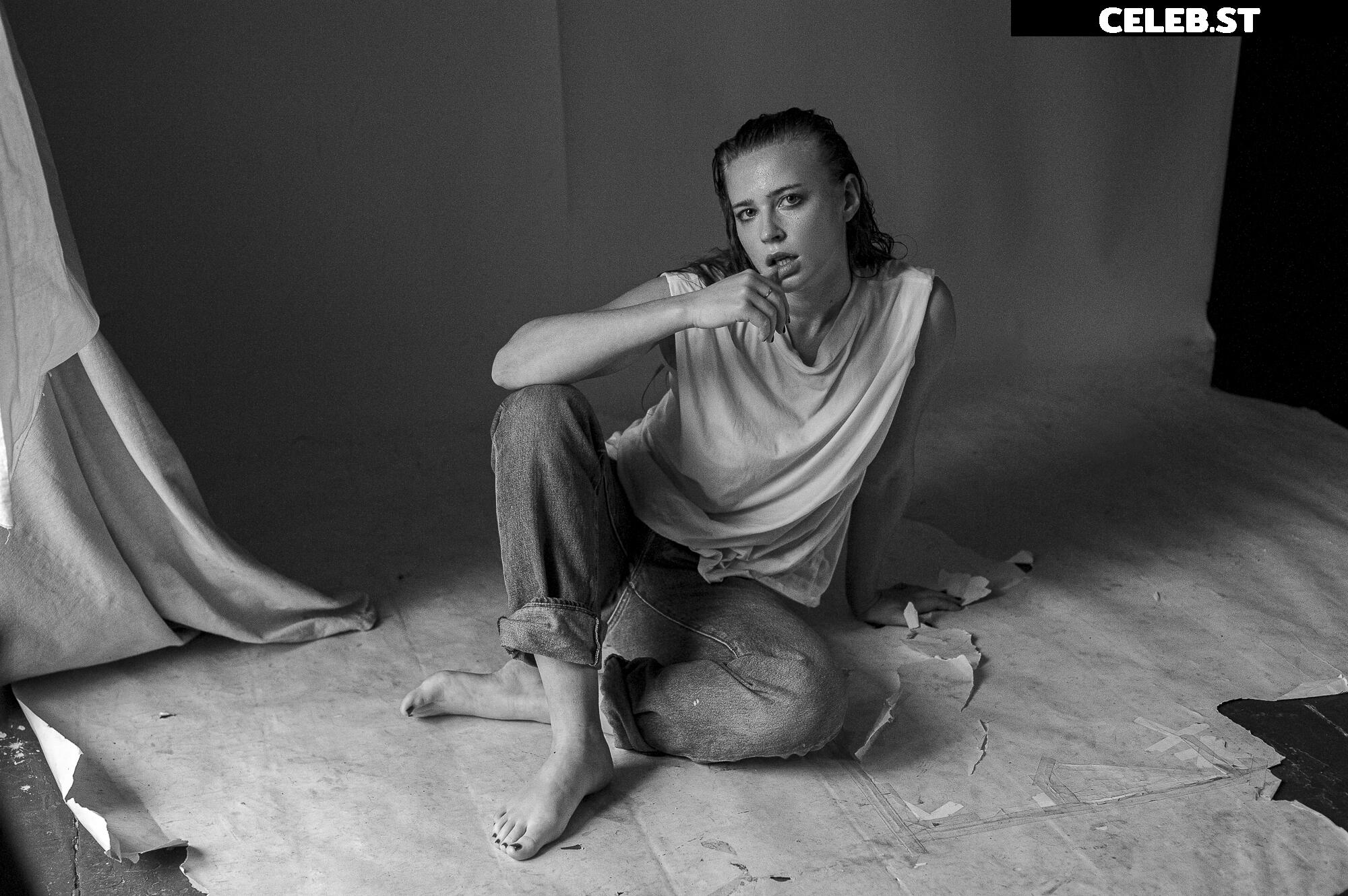 Jeanne Goursaud Image 2727365