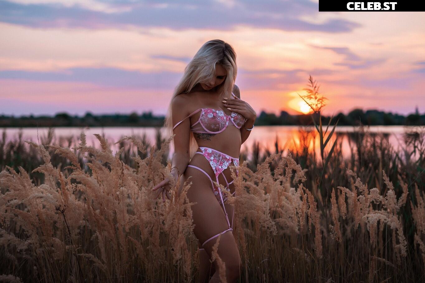 KinkySophiee Image 2722333