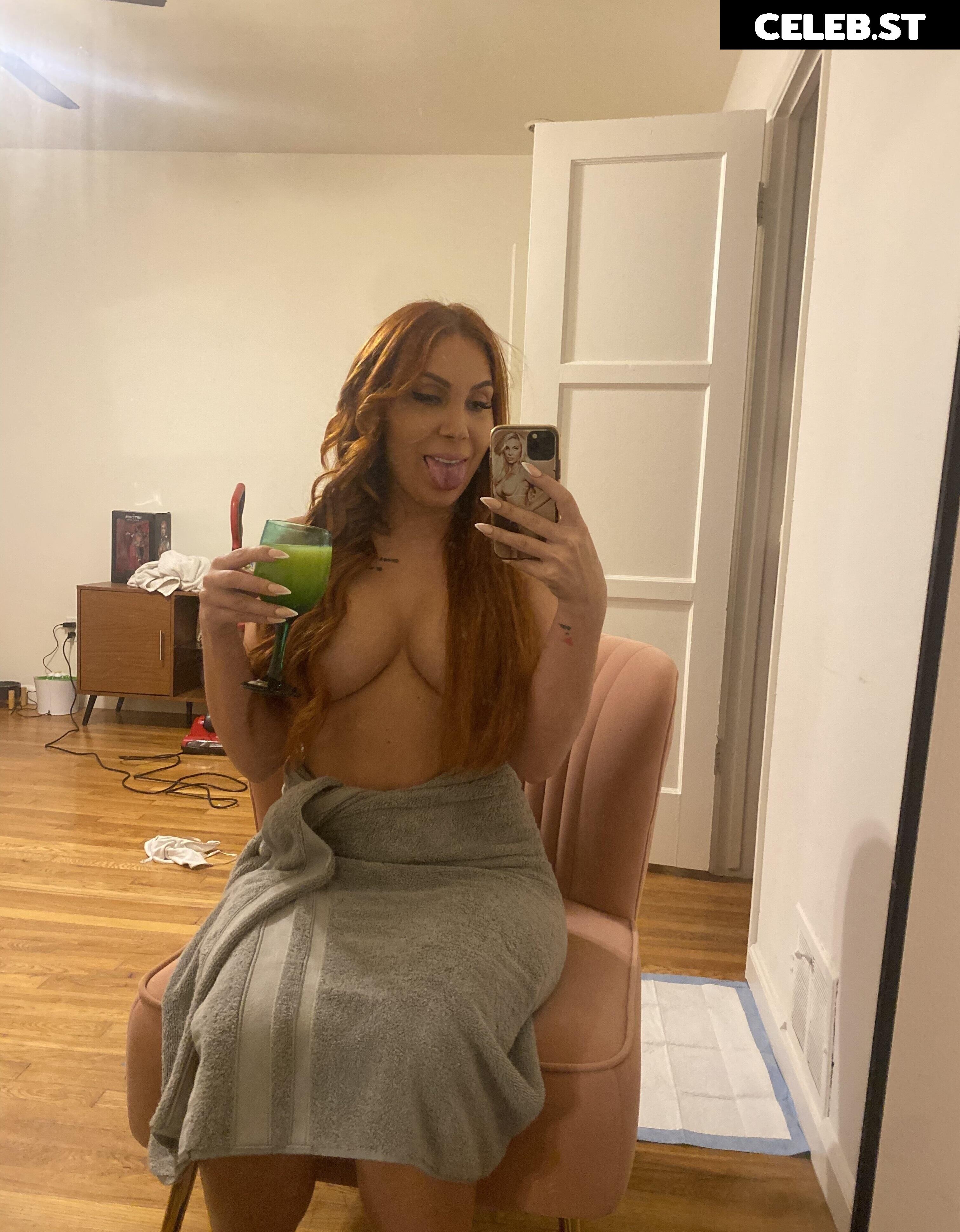 Tara Tabitha Image 2720587