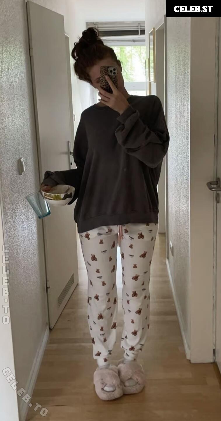mayaa.zr Image 27157943