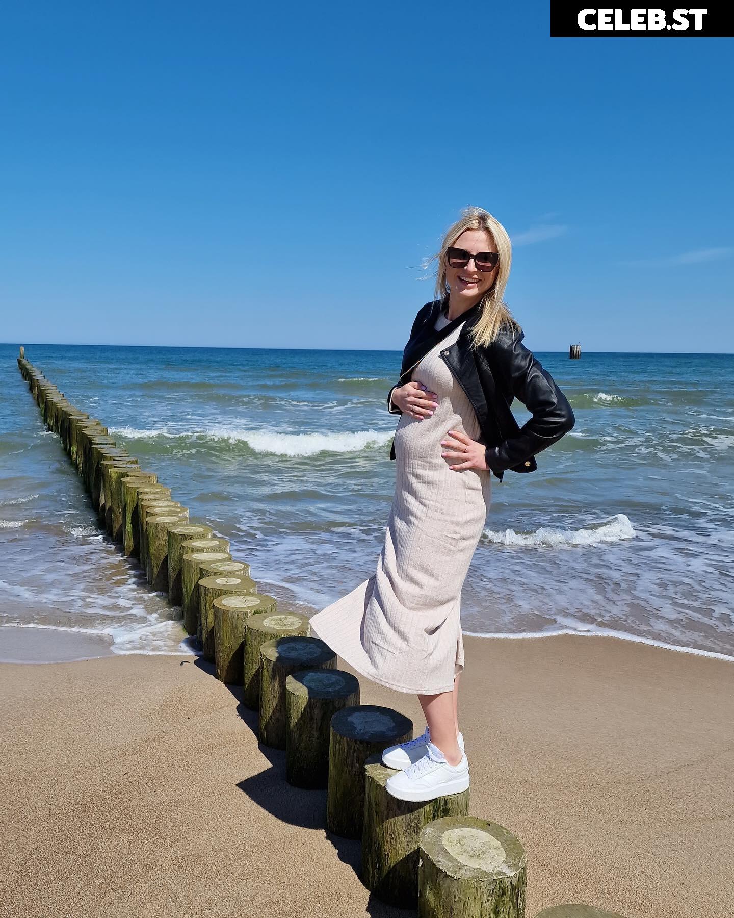 Pregnant Image 27169992