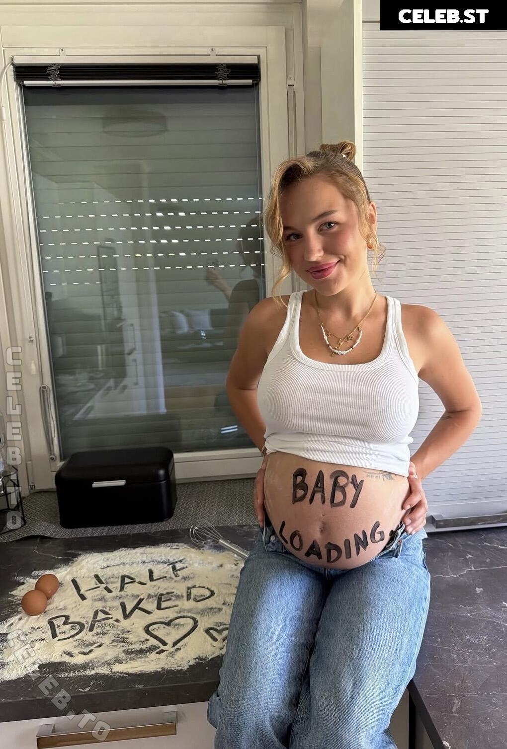 Pregnant Image 27172582