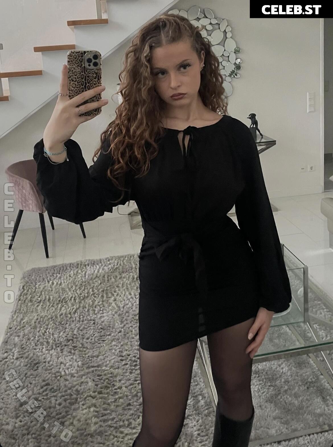 mayaa.zr Image 27172385