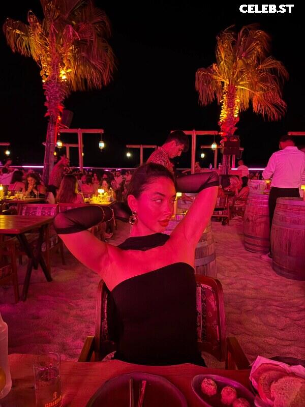 Merve Cin atavratmiyav Image 27142384