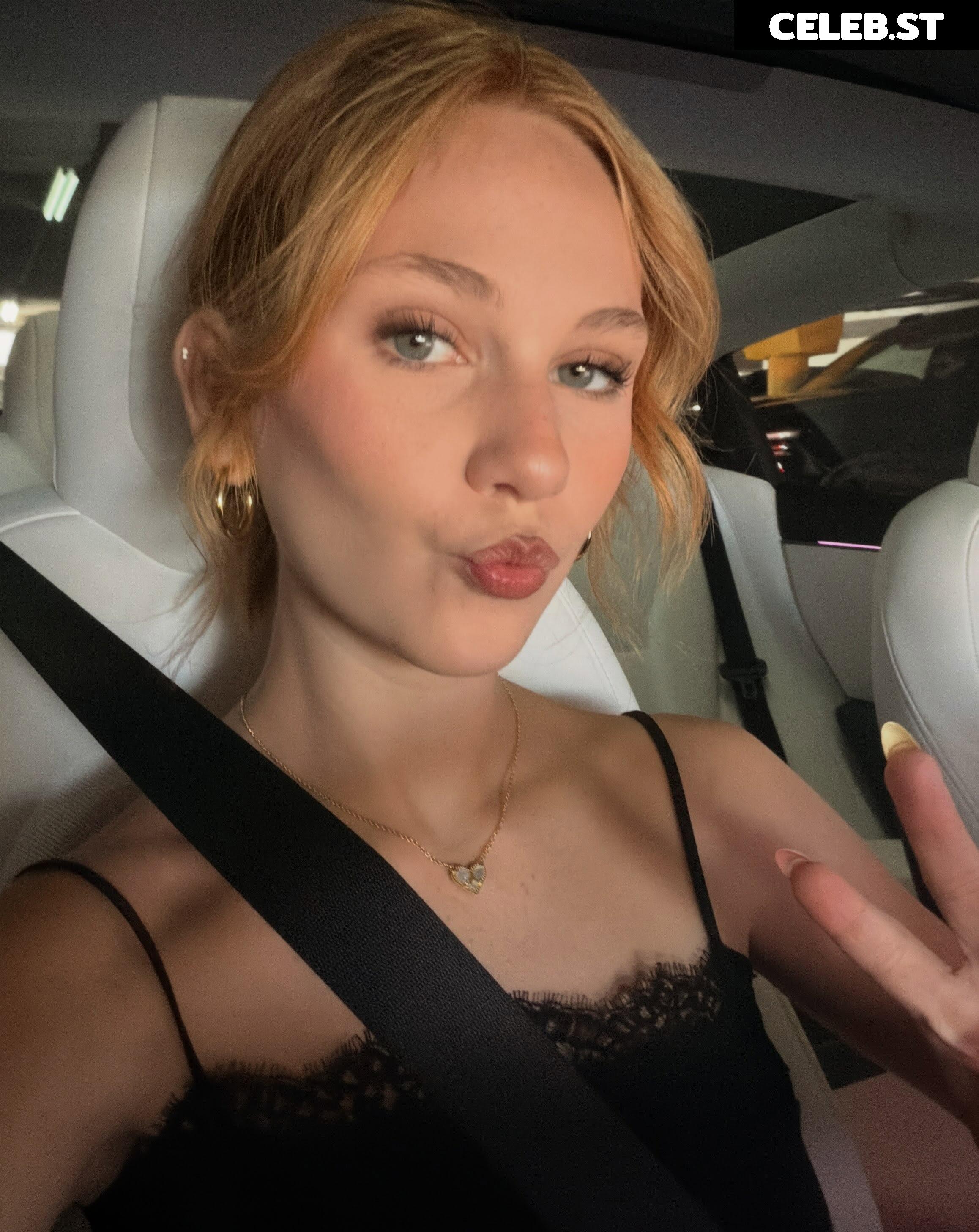 Lily Brooks O’Briant Image 27187930