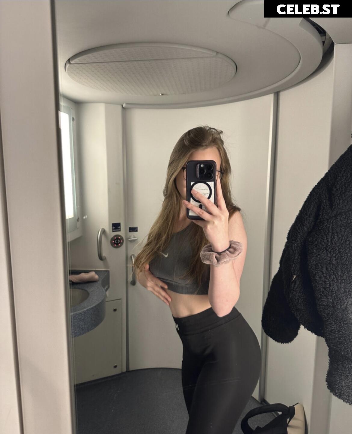 Foxynxdes Image 2705358